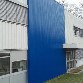 porte metallique bleue